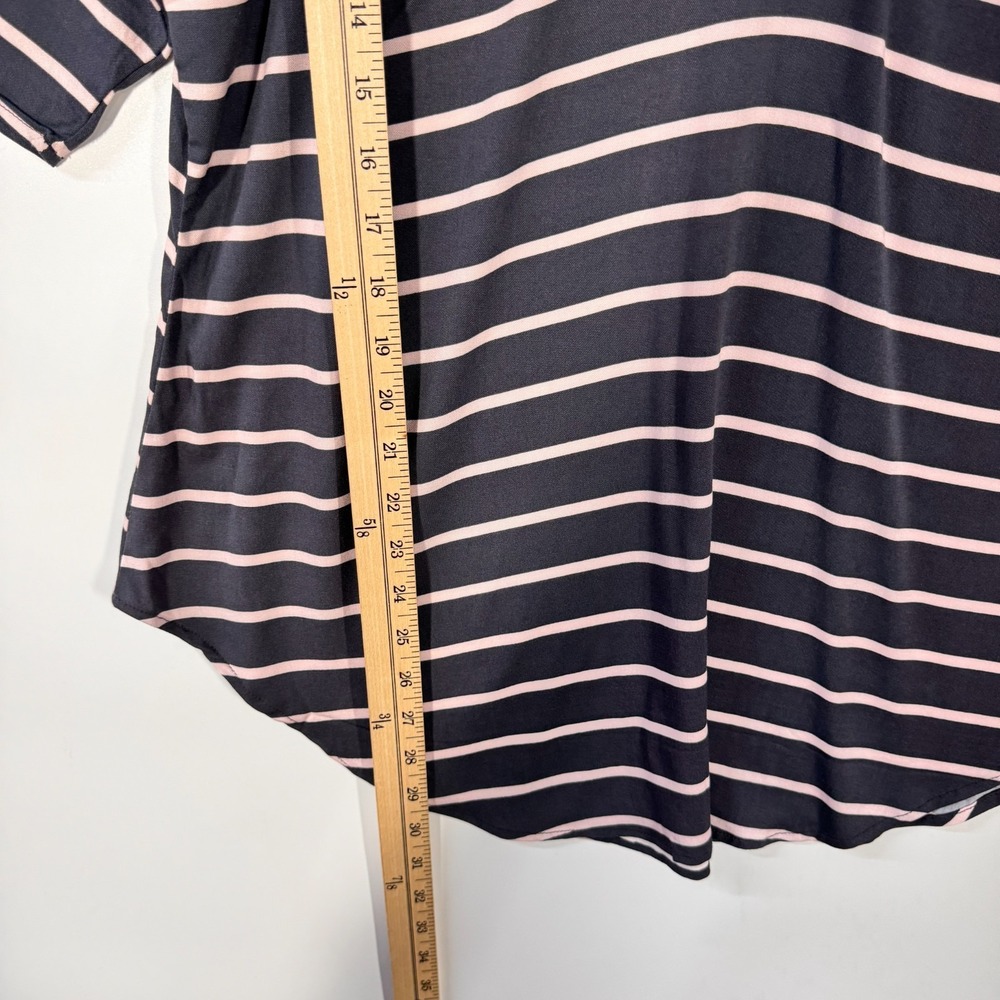 Torrid Women's Top Size 00 Gray White Stripe V Neck Tunic Short Sleeve Plus - Picture 7 of 9